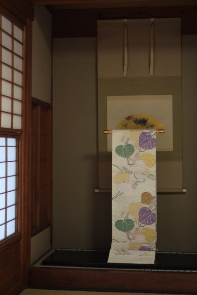 上賀茂神社の御紋である二葉葵の帯