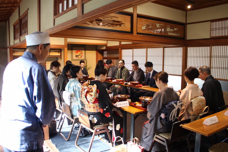 昼食時、阿じろさん社長より説明